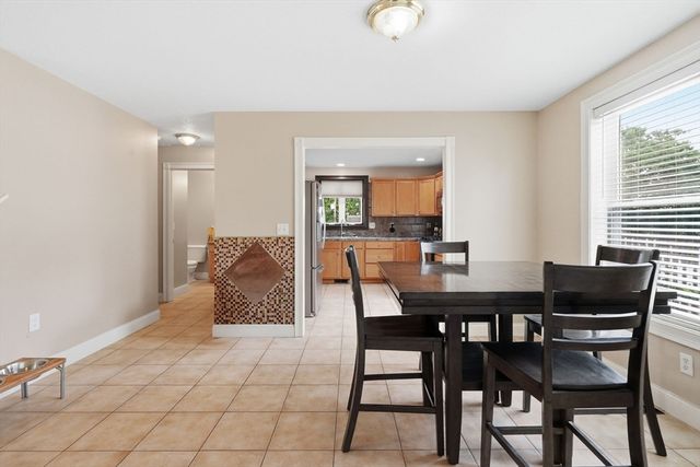 87 Crescent St, Lowell, MA 01851