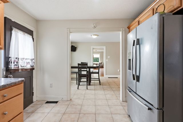 87 Crescent St, Lowell, MA 01851