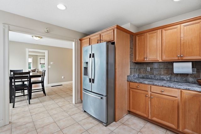 87 Crescent St, Lowell, MA 01851