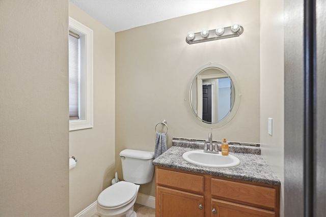 87 Crescent St, Lowell, MA 01851
