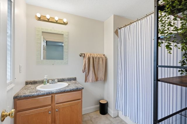 87 Crescent St, Lowell, MA 01851