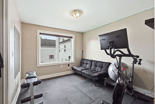 87 Crescent St, Lowell, MA 01851