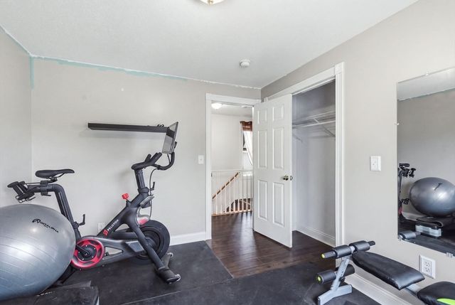 87 Crescent St, Lowell, MA 01851