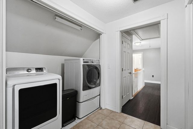 87 Crescent St, Lowell, MA 01851