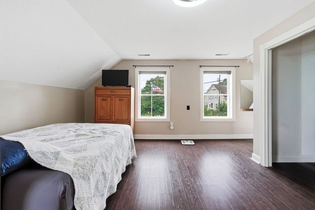87 Crescent St, Lowell, MA 01851
