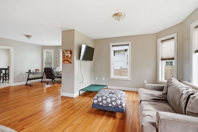 87 Crescent St, Lowell, MA 01851