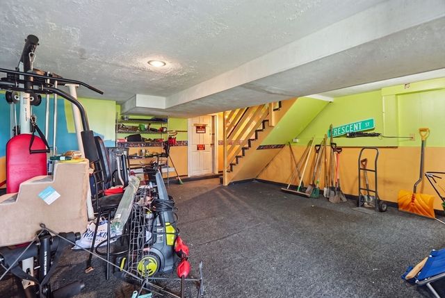 87 Crescent St, Lowell, MA 01851