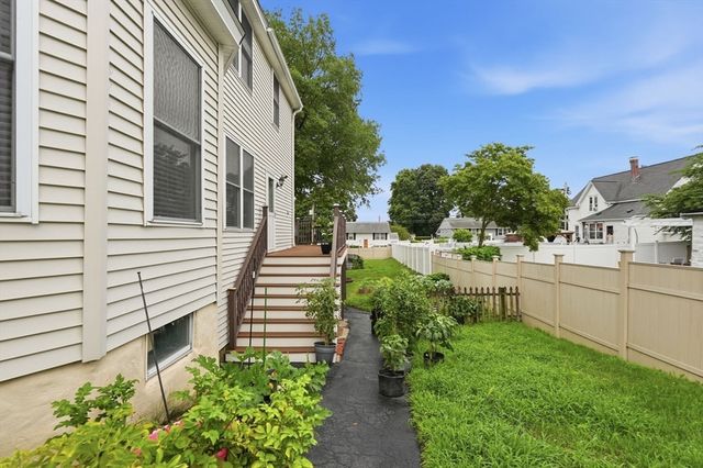 87 Crescent St, Lowell, MA 01851