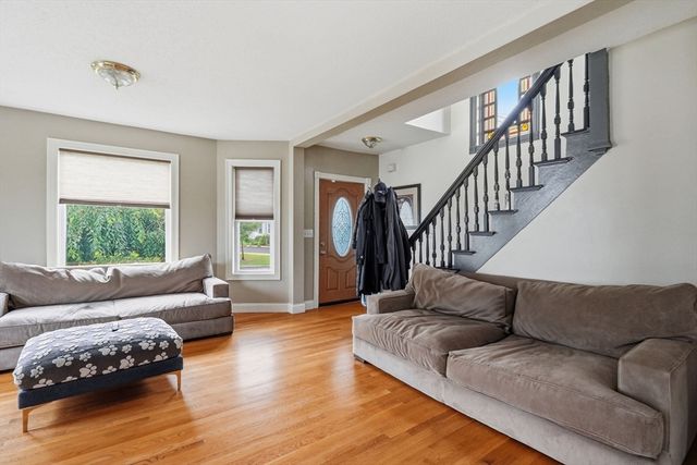 87 Crescent St, Lowell, MA 01851