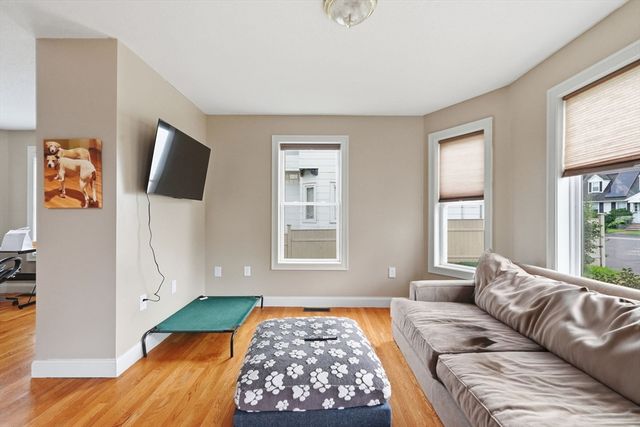 87 Crescent St, Lowell, MA 01851