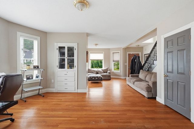 87 Crescent St, Lowell, MA 01851