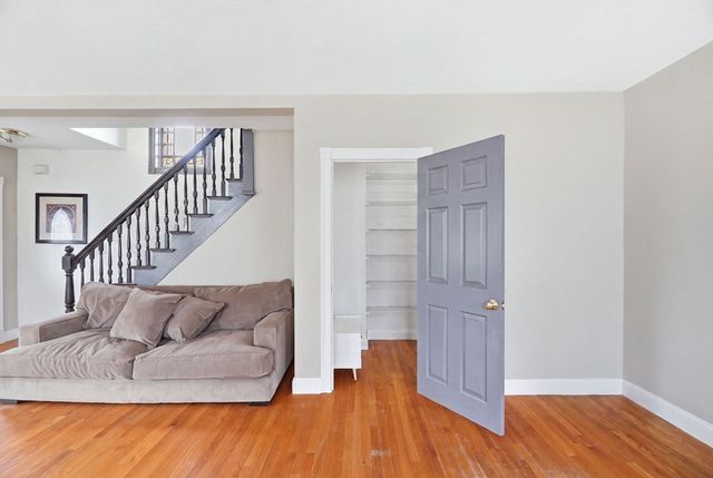 87 Crescent St, Lowell, MA 01851