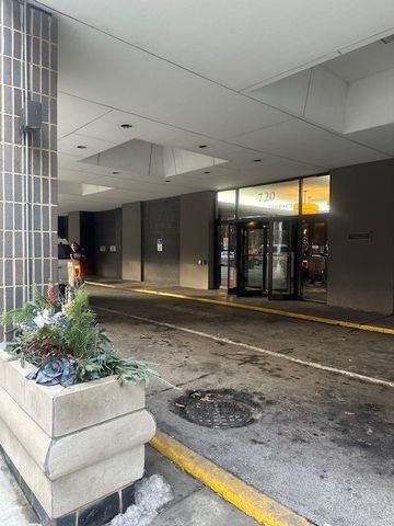 720 W Gordon Terrace 7M, Chicago, IL 60613