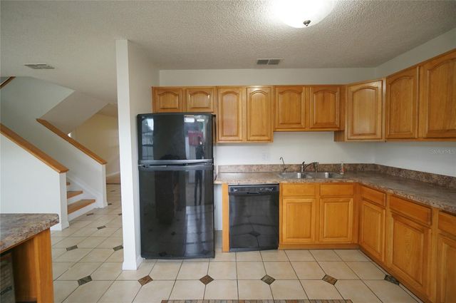 7605 GLADES COURT, Tampa, FL 33637