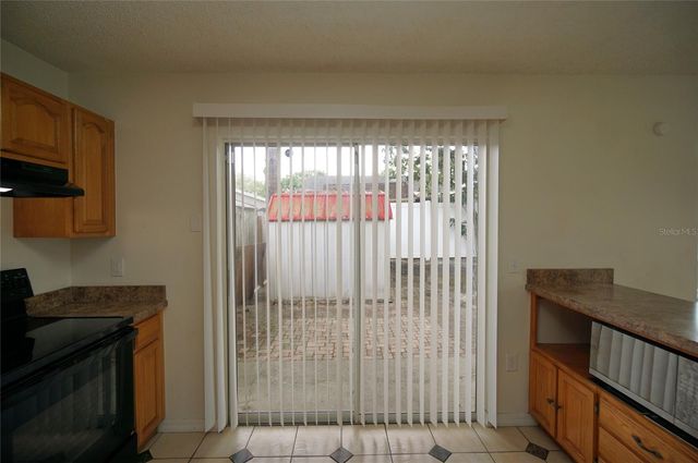 7605 GLADES COURT, Tampa, FL 33637