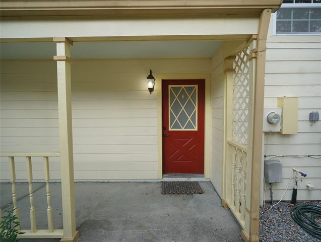 7605 GLADES COURT, Tampa, FL 33637