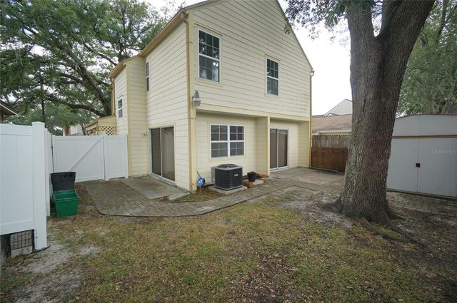 7605 GLADES COURT, Tampa, FL 33637
