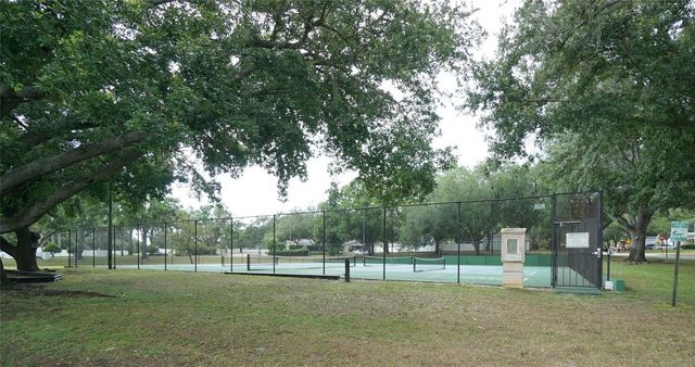 7605 GLADES COURT, Tampa, FL 33637