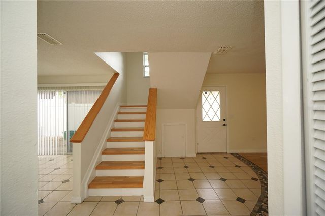 7605 GLADES COURT, Tampa, FL 33637