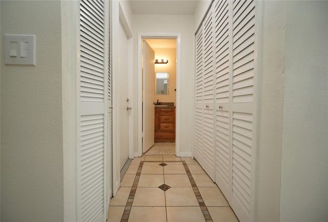 7605 GLADES COURT, Tampa, FL 33637