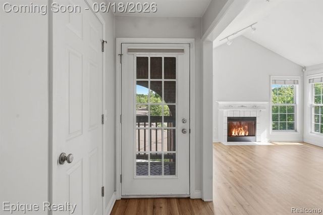 28071 Carlton Way, Novi, MI 48377