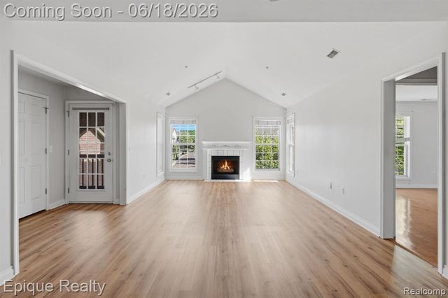 28071 Carlton Way, Novi, MI 48377