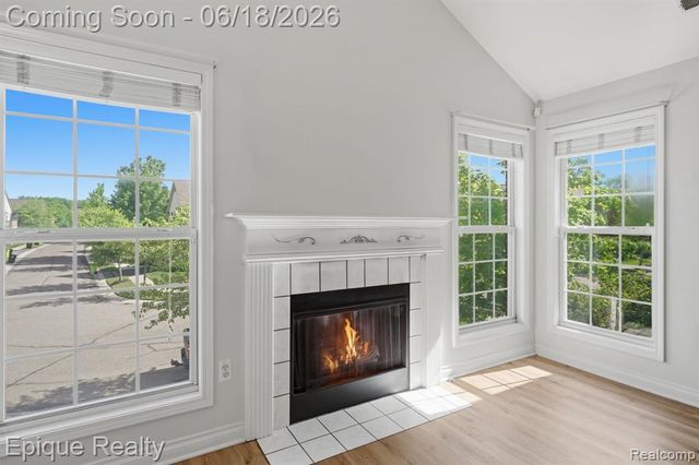 28071 Carlton Way, Novi, MI 48377