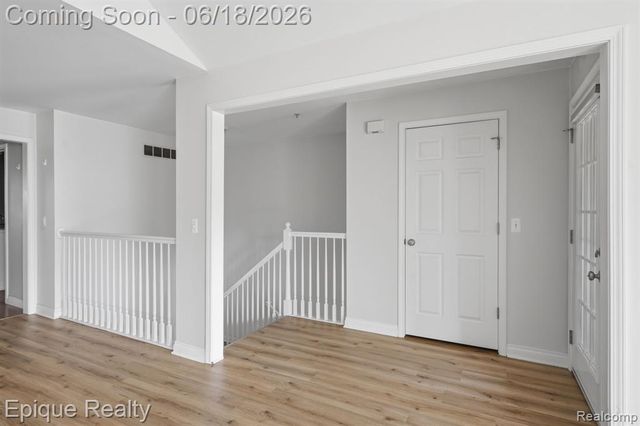 28071 Carlton Way, Novi, MI 48377
