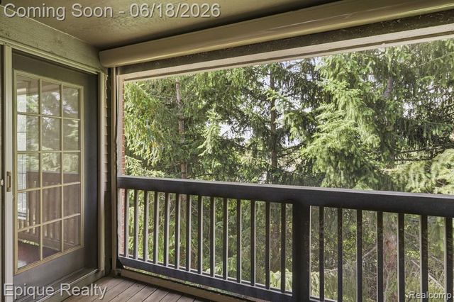 28071 Carlton Way, Novi, MI 48377