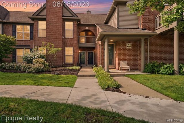 28071 Carlton Way, Novi, MI 48377
