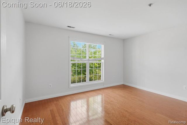 28071 Carlton Way, Novi, MI 48377