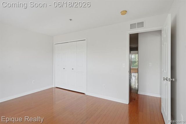 28071 Carlton Way, Novi, MI 48377