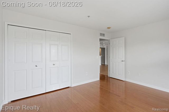 28071 Carlton Way, Novi, MI 48377