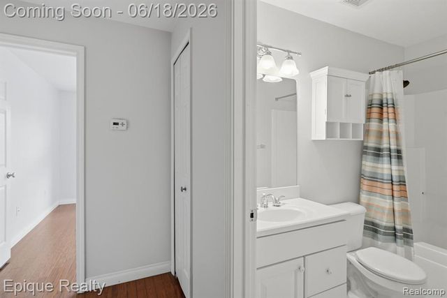 28071 Carlton Way, Novi, MI 48377