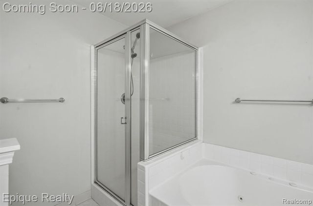 28071 Carlton Way, Novi, MI 48377