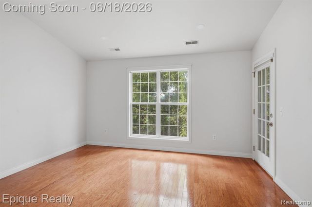 28071 Carlton Way, Novi, MI 48377