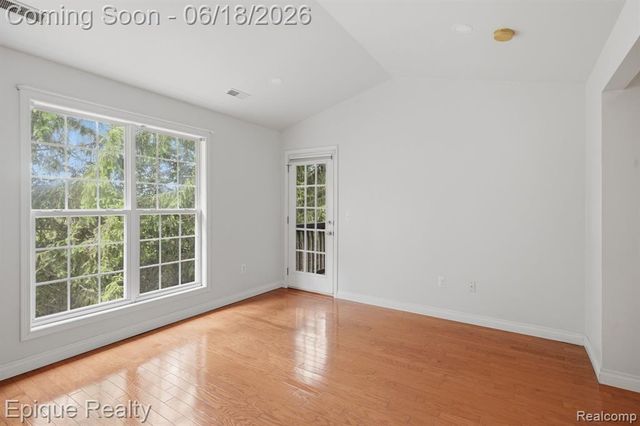 28071 Carlton Way, Novi, MI 48377