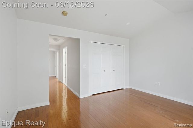 28071 Carlton Way, Novi, MI 48377