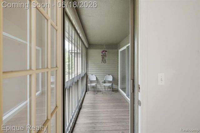 28071 Carlton Way, Novi, MI 48377