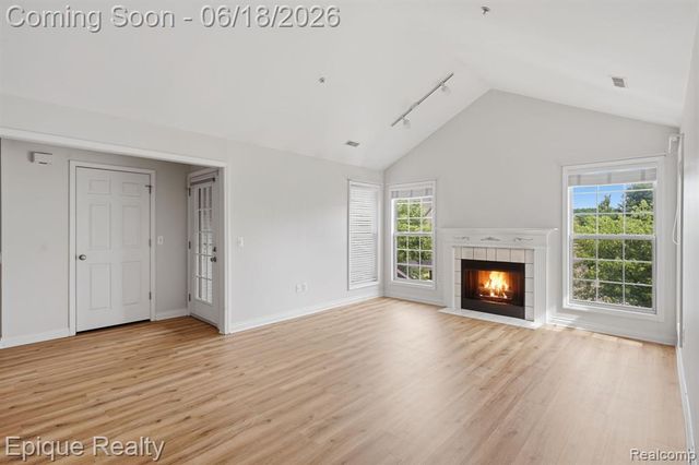 28071 Carlton Way, Novi, MI 48377