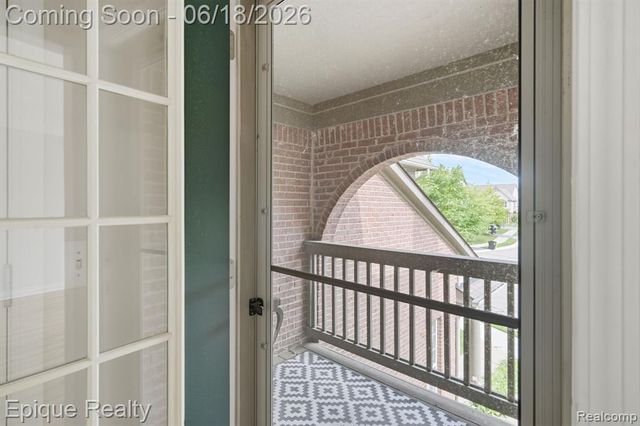 28071 Carlton Way, Novi, MI 48377