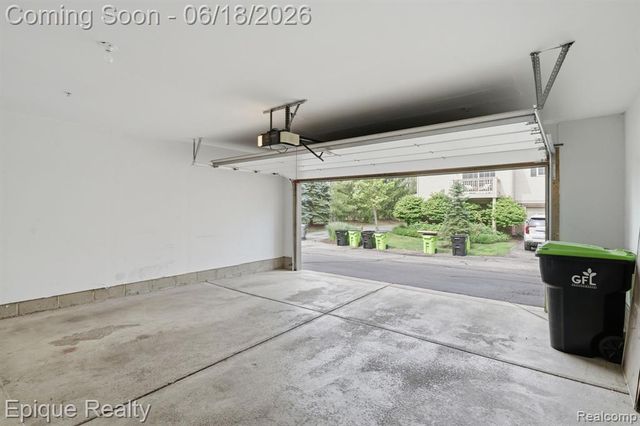 28071 Carlton Way, Novi, MI 48377