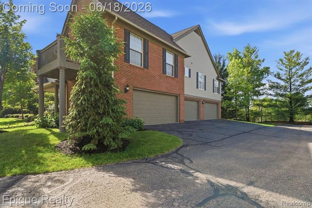 28071 Carlton Way, Novi, MI 48377