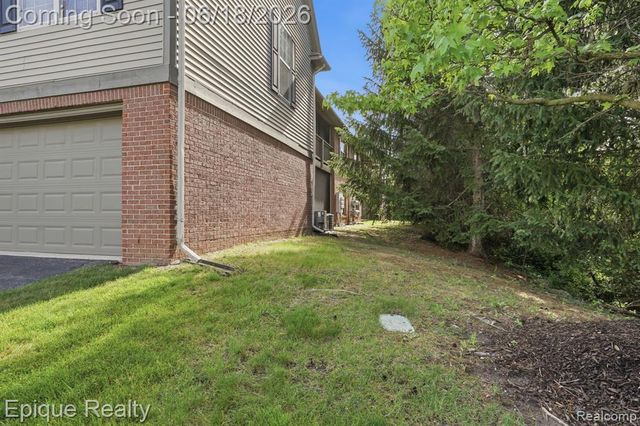 28071 Carlton Way, Novi, MI 48377