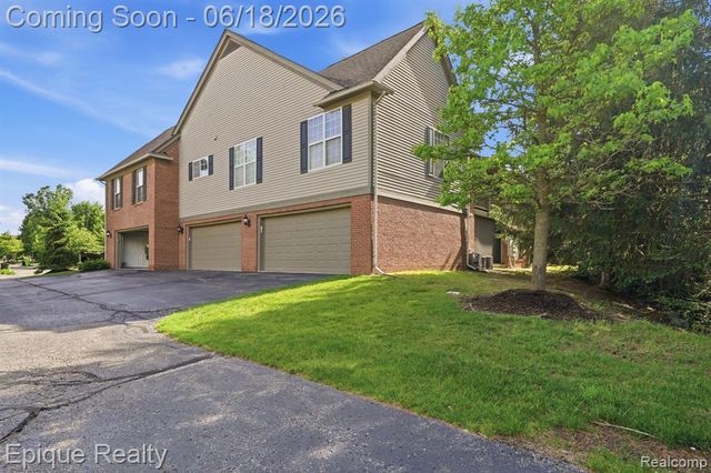 28071 Carlton Way, Novi, MI 48377