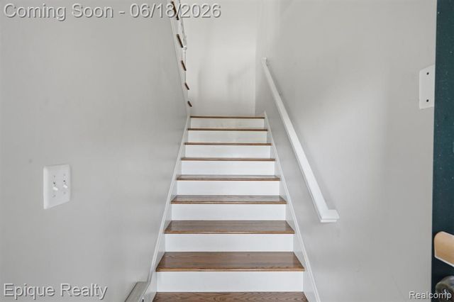 28071 Carlton Way, Novi, MI 48377