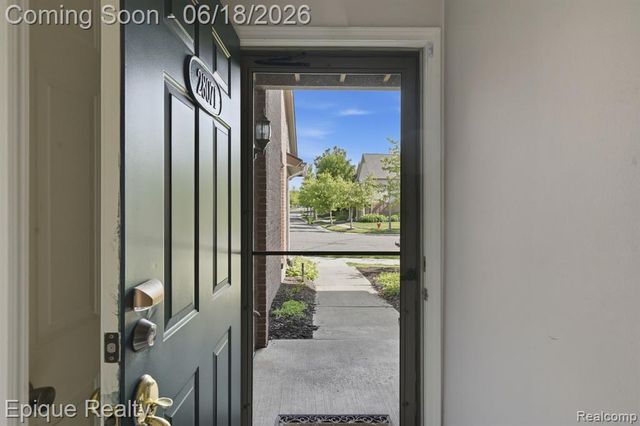 28071 Carlton Way, Novi, MI 48377