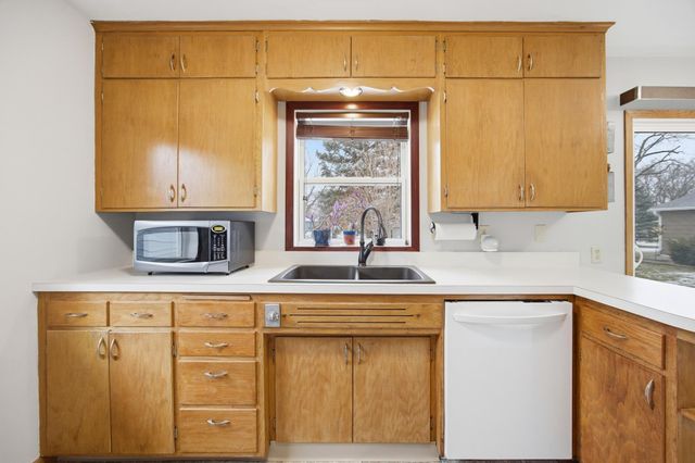 1813 13th Street S, Moorhead, MN 56560