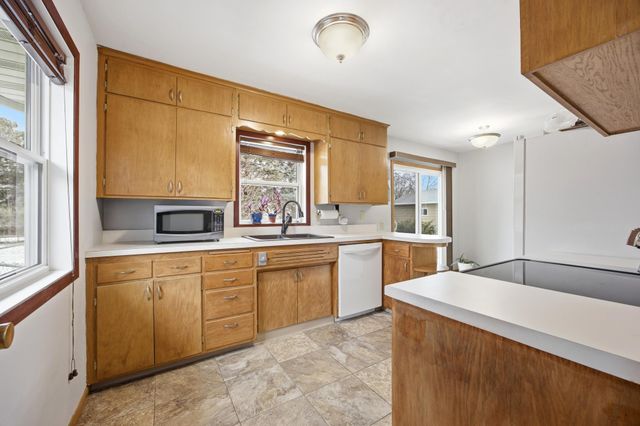 1813 13th Street S, Moorhead, MN 56560