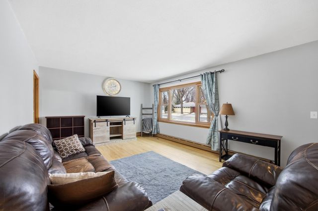 1813 13th Street S, Moorhead, MN 56560